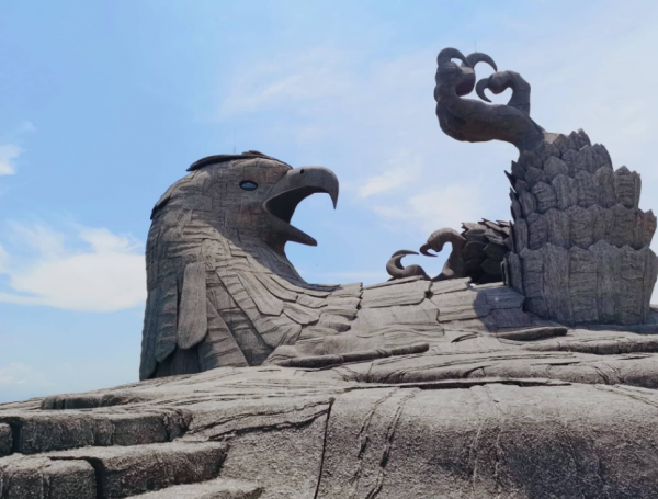 Patung Burung atau Binatang dari Batu